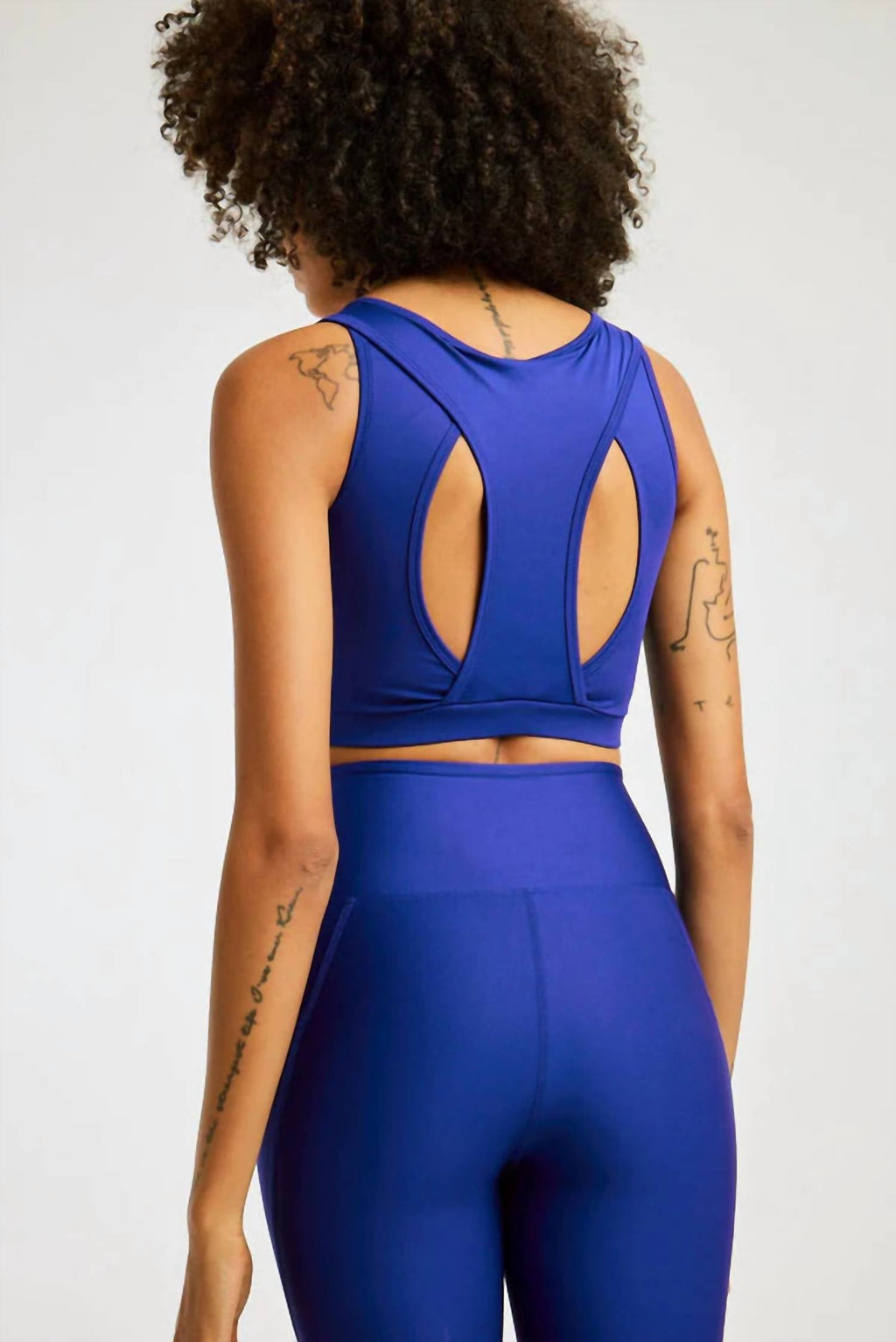 https://cdn.shopify.com/s/files/1/0291/4536/6588/files/5e42c118052d4d83807aec7882973f0f.jpg?v=1731485824