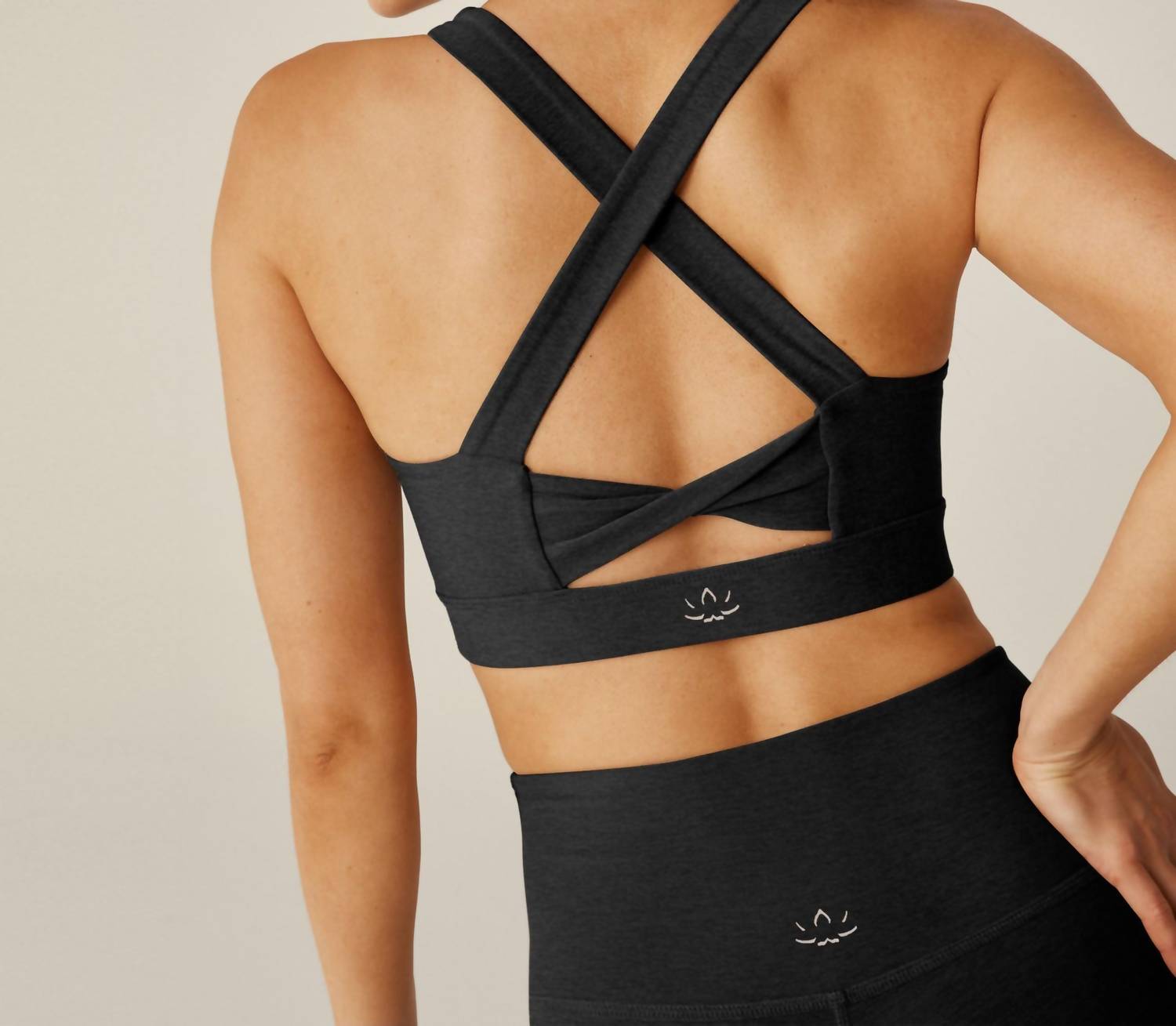 https://cdn.shopify.com/s/files/1/0291/4536/6588/products/9837f298dc1943f590a54969157660c4_54356c70-8508-468c-8433-64009ba9d774.jpg?v=1708155538